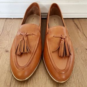 Aldo Size 6.5 Light Brown Leather Loafer with gold band detail and tassels